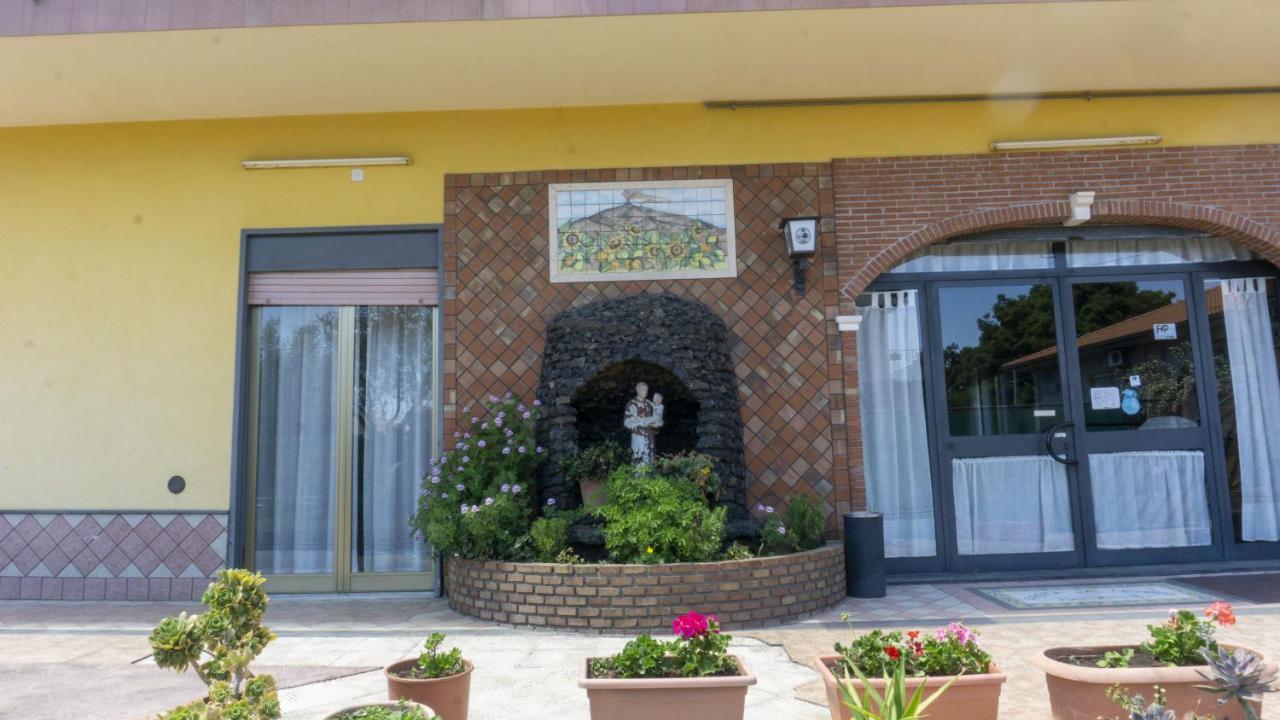 Grotta Del Monaco Bed & Breakfast Pedara Exterior photo